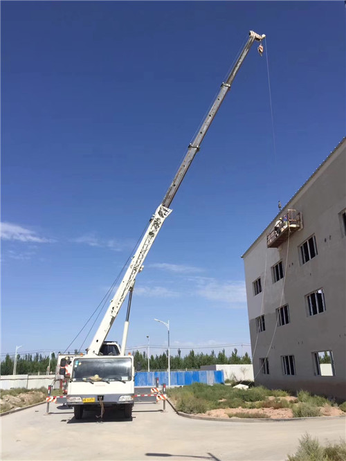 澜沧县“轻装强干”—— 吊车的 “轻量化臂架” 技术