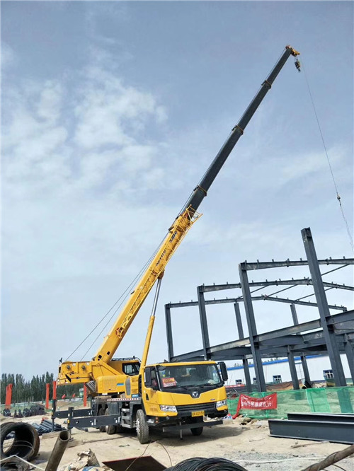 澜沧县超高层建筑钢结构吊装案例